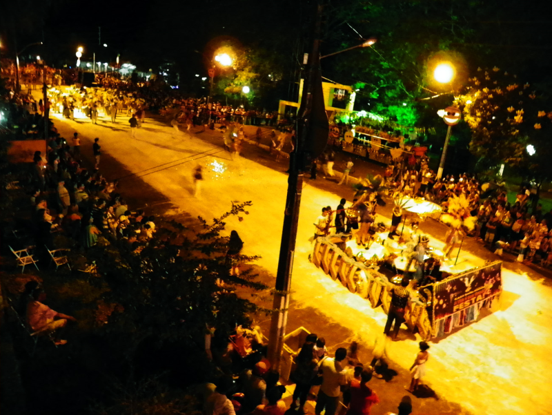 Grande público prestigiou o desfile de rua do carnaval